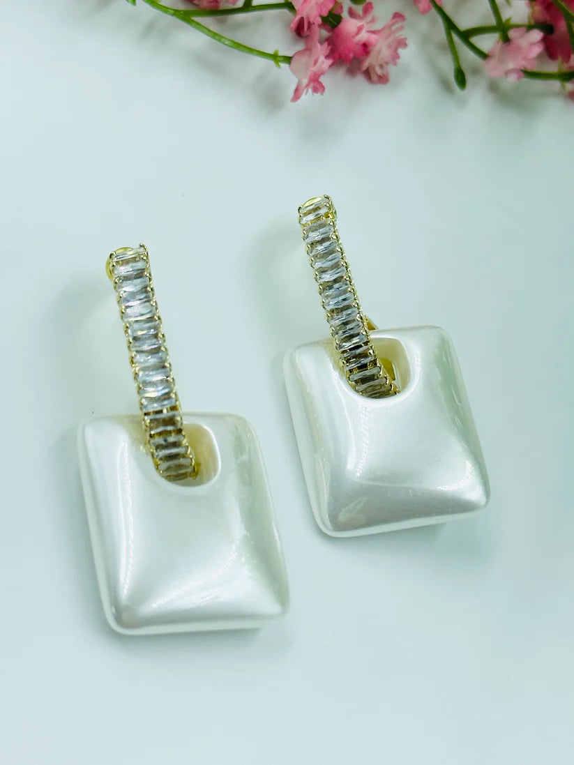 PEARL SQUARE EARRING