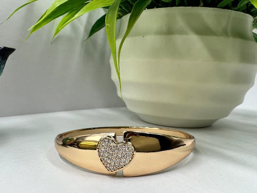 ELEGANT ANTI TARNISH STAINLESS STEEL BRACELET WITH AD STUDED HEART DESIGN