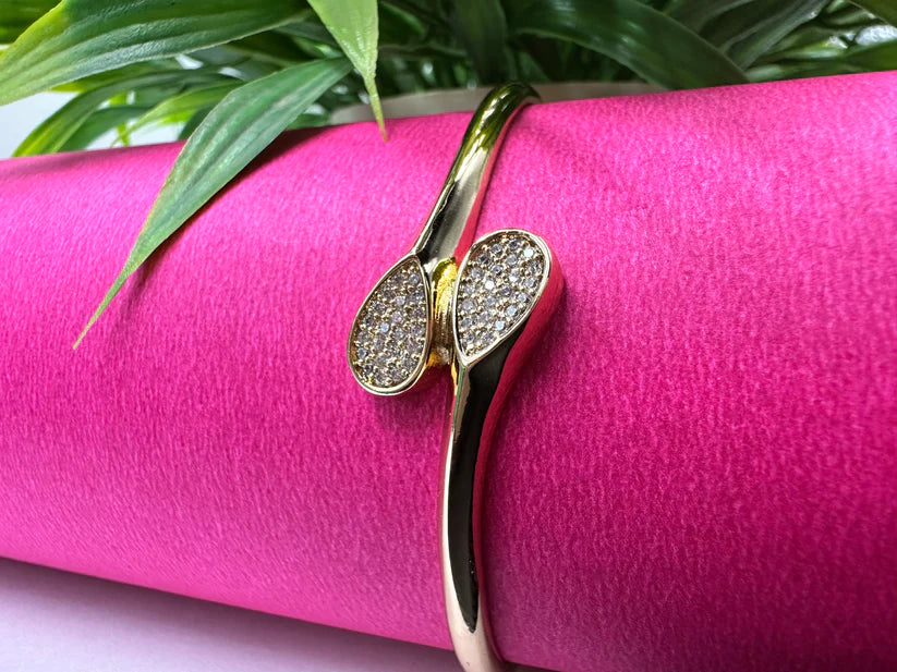 BEAUTIFUL ANTI TARNISH AD STUDDED BRACELET