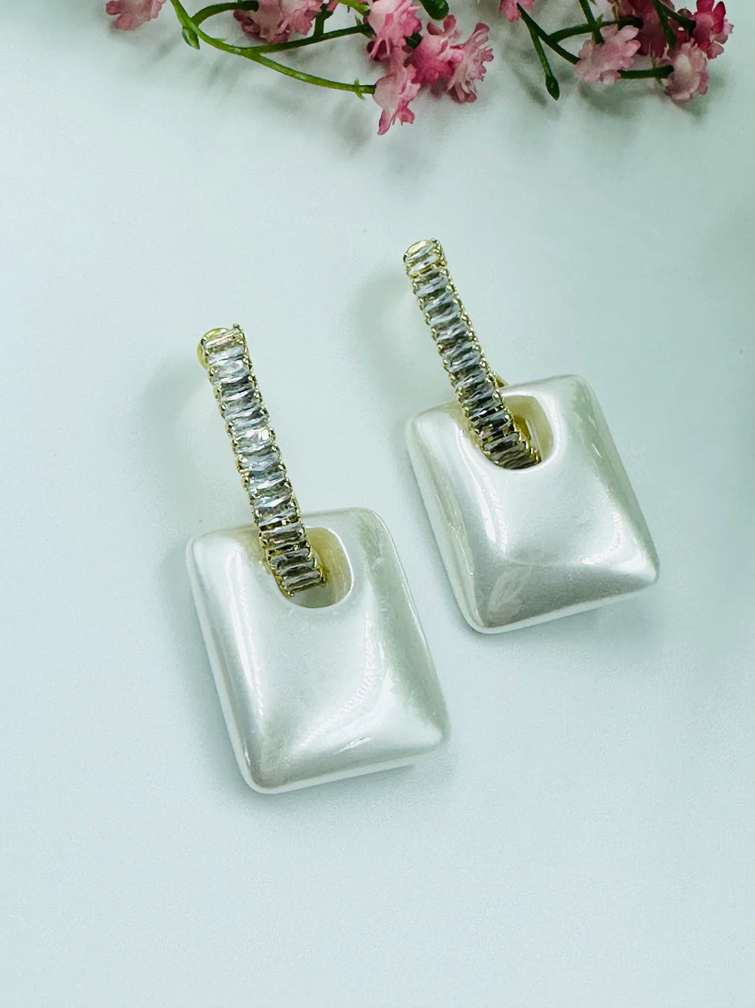 PEARL SQUARE EARRING