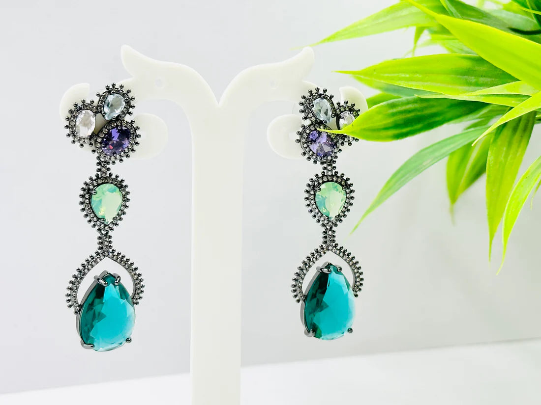 VINTAGE LOOK EMERALD AND PURPLE STONE STUDDED EARRING
