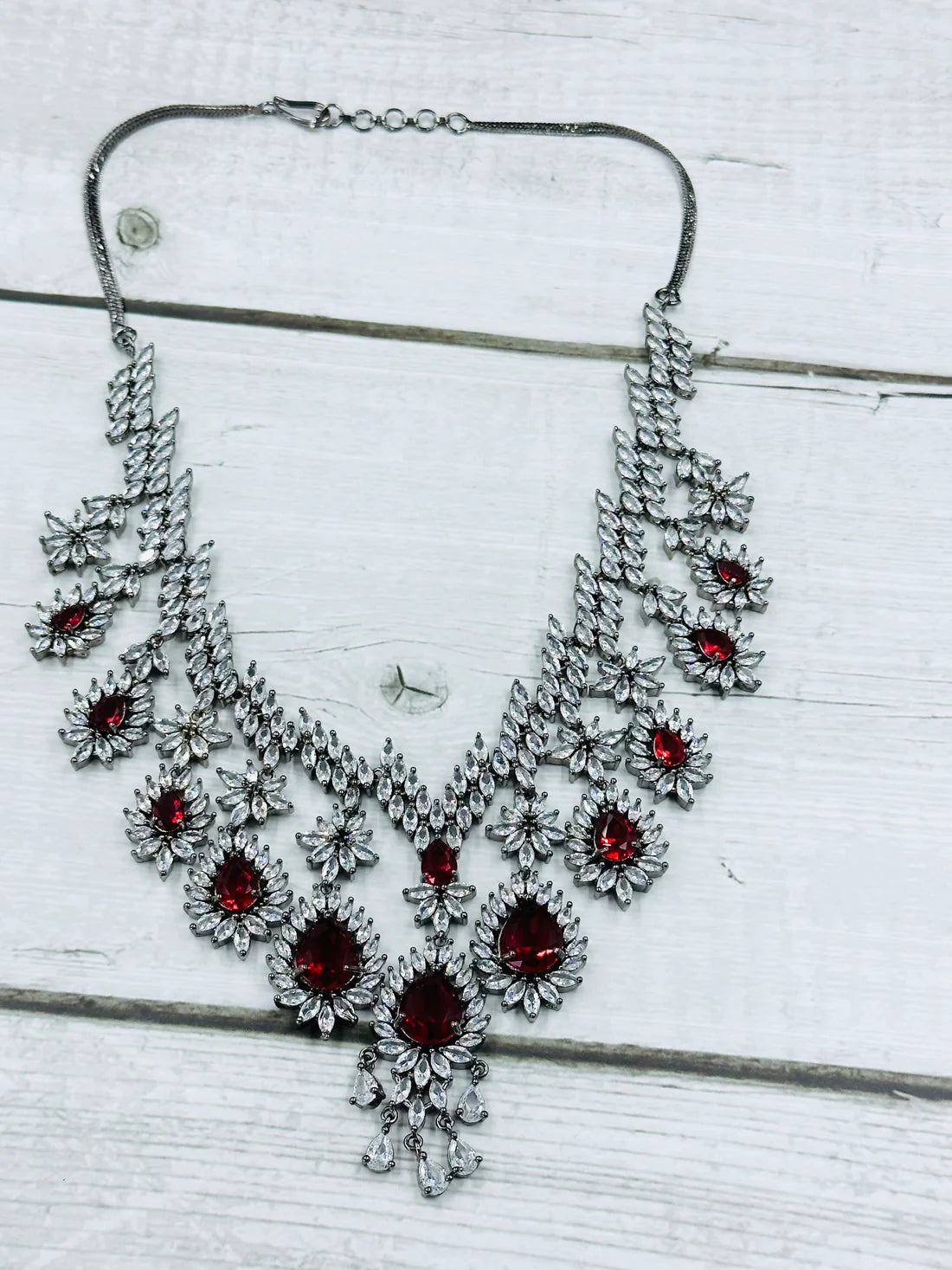 ELEGANT VINTAGE LOOK GLASS STONE AND ZIRCONIA STUDDED JEWELLERY SET