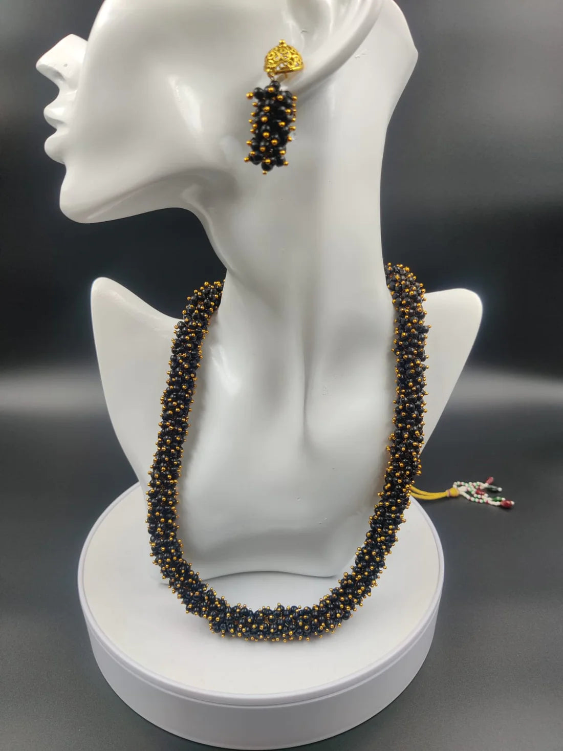 BLACK AND GOLDEN BEADED NECKLACE SER