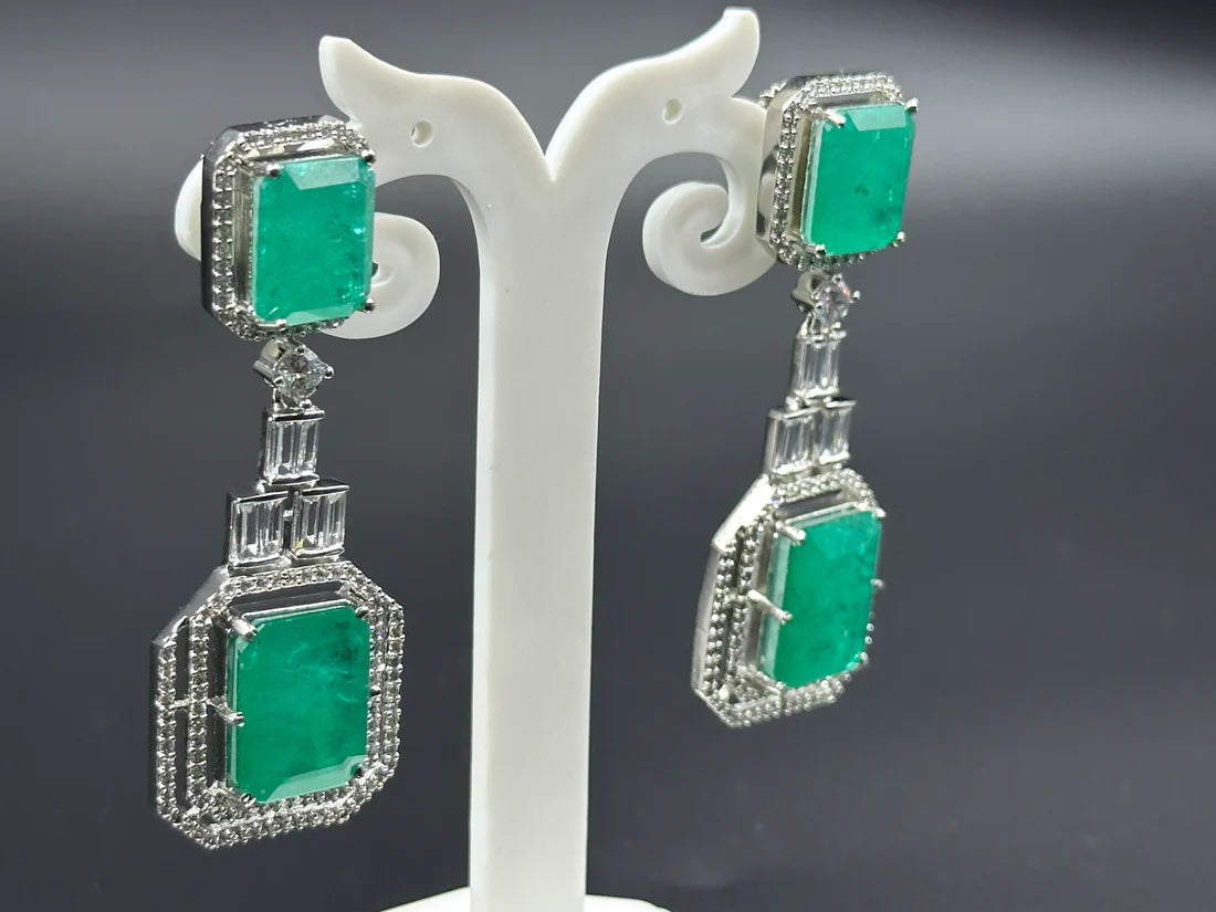 GLASS STONE STATEMENT EARRINGS IN GREEN
