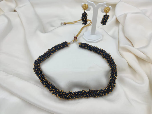 BLACK AND GOLDEN BEADED NECKLACE SER