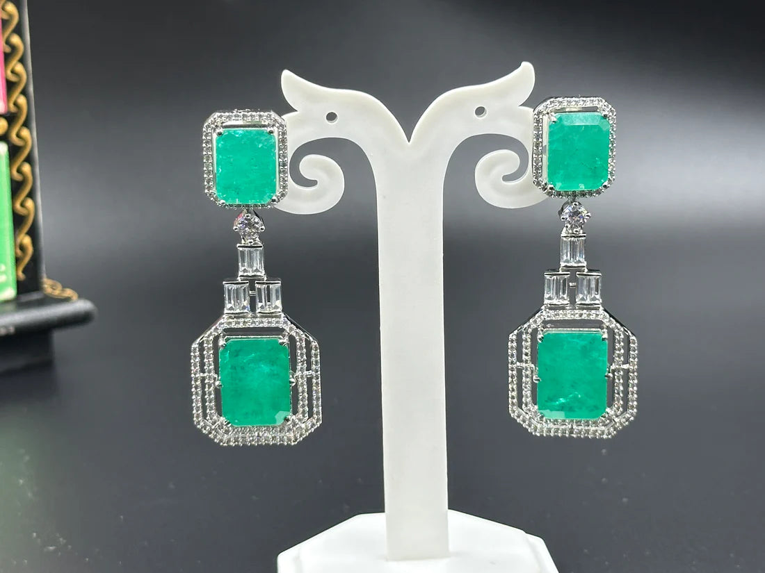 GLASS STONE STATEMENT EARRINGS IN GREEN