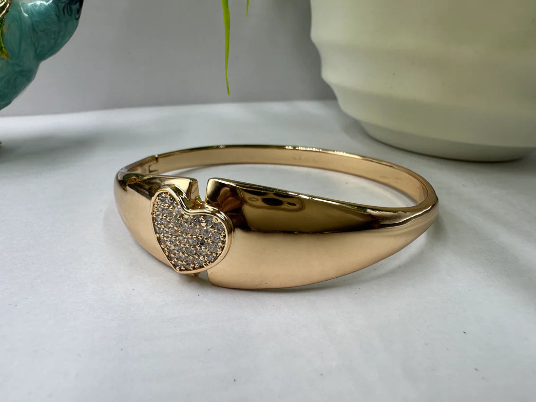 ELEGANT ANTI TARNISH STAINLESS STEEL BRACELET WITH AD STUDED HEART DESIGN