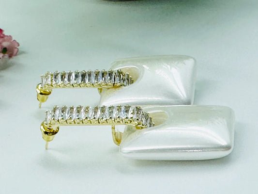 PEARL SQUARE EARRING