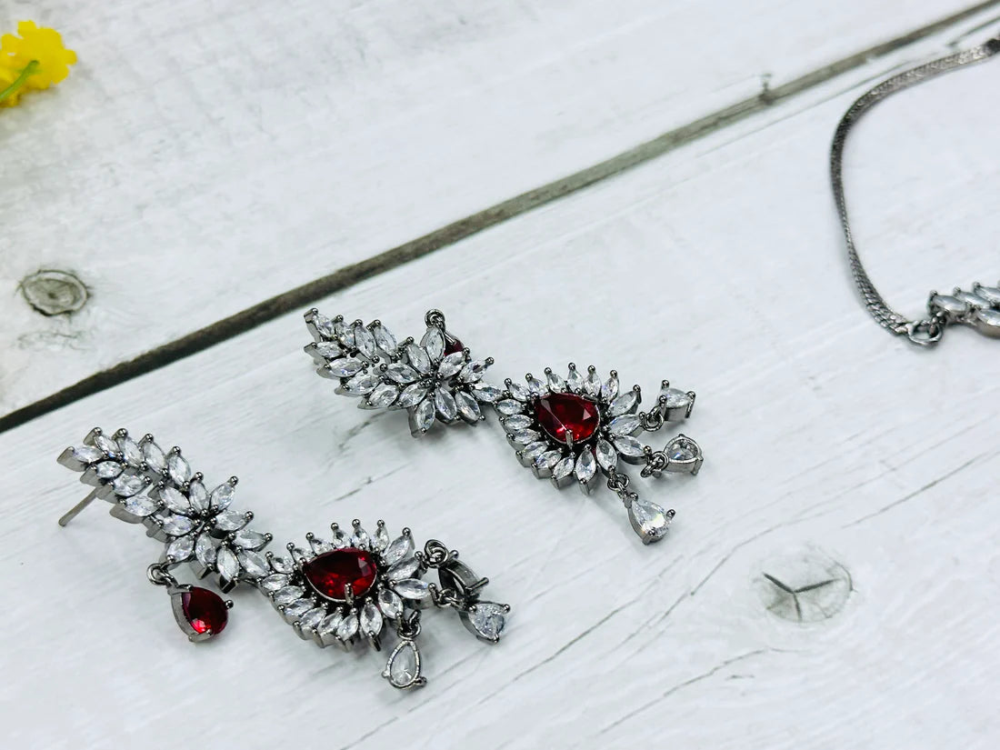 ELEGANT VINTAGE LOOK GLASS STONE AND ZIRCONIA STUDDED JEWELLERY SET