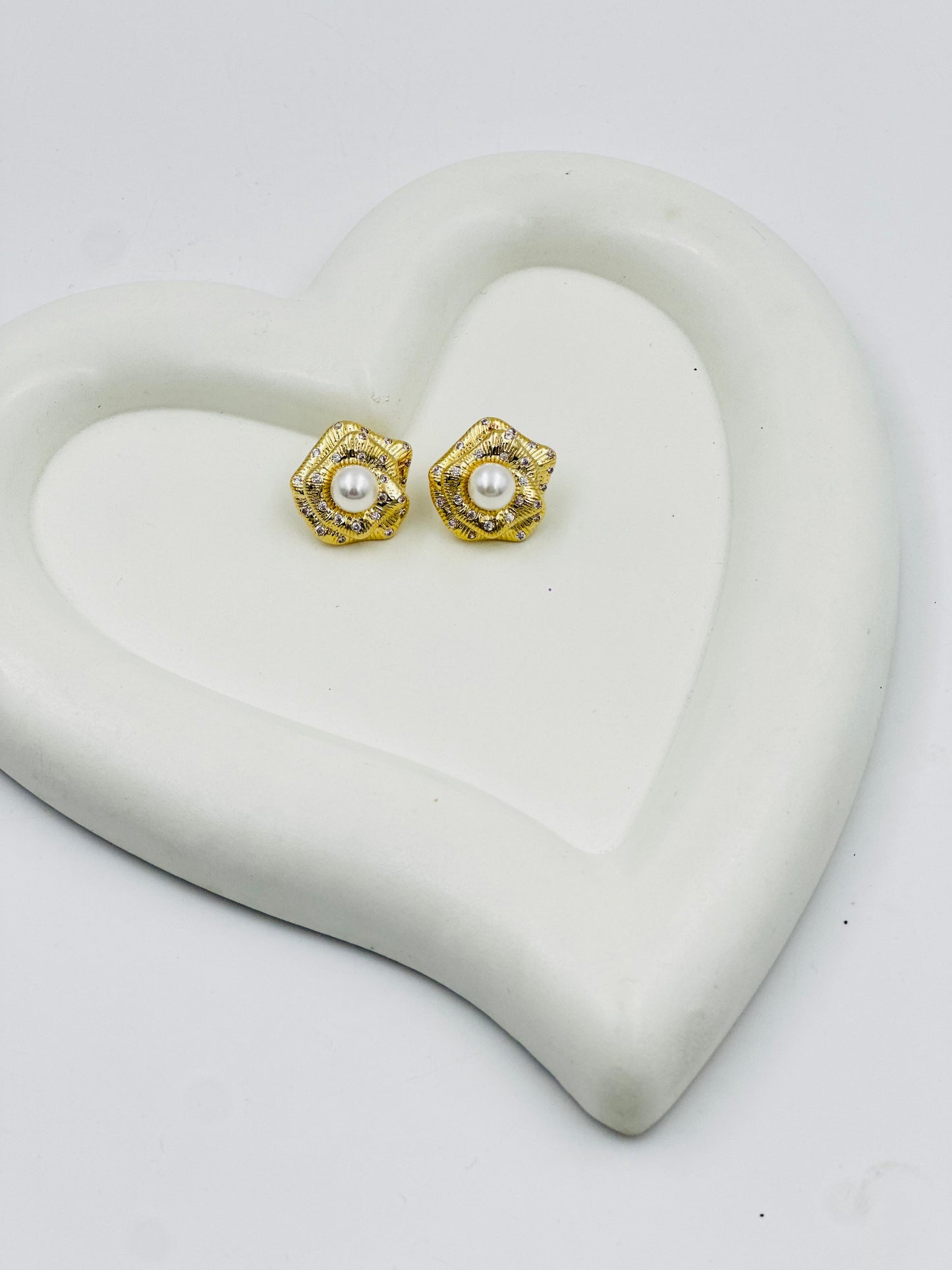 Golden Stainless Steel Earrings with Studded Pearl – Hypoallergenic & Anti-Tarnish, Elegant Design