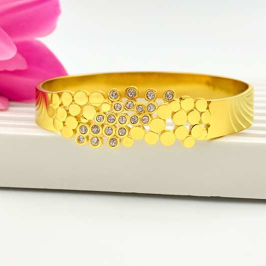 Elegant Geometric Gold Cuff