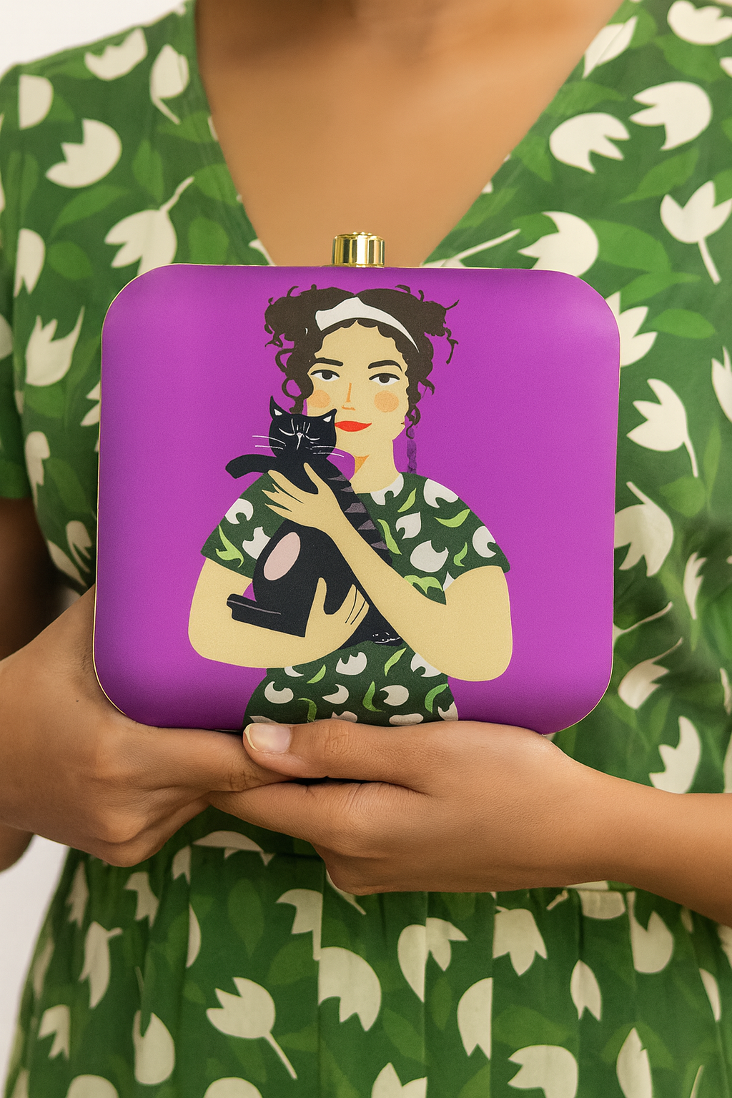 Illustrated Lady with Cat Artwork Clutch in Purple with Gold Chain – Evening & Party Bag