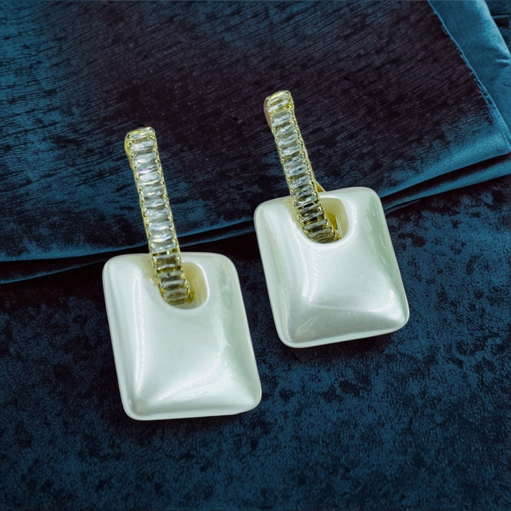 PEARL SQUARE EARRING