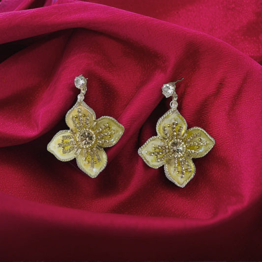 BEAUTIFUL WHITE FLOWER MULTICOLOR REFLECTION EARRING