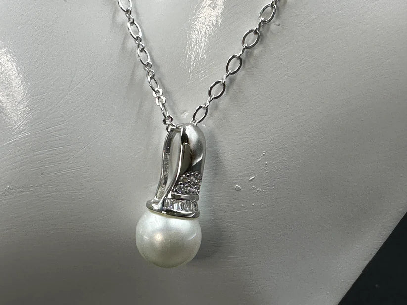 PEARL AND AD STUDDED PENDENT SET