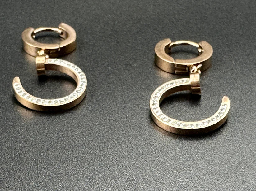 TRENDY ANTI TARNISH STAINLESS STEEL AD STUDDED EARRING