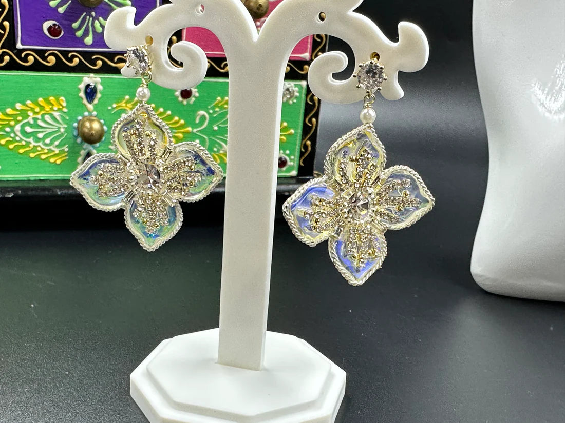 BEAUTIFUL WHITE FLOWER MULTICOLOR REFLECTION EARRING