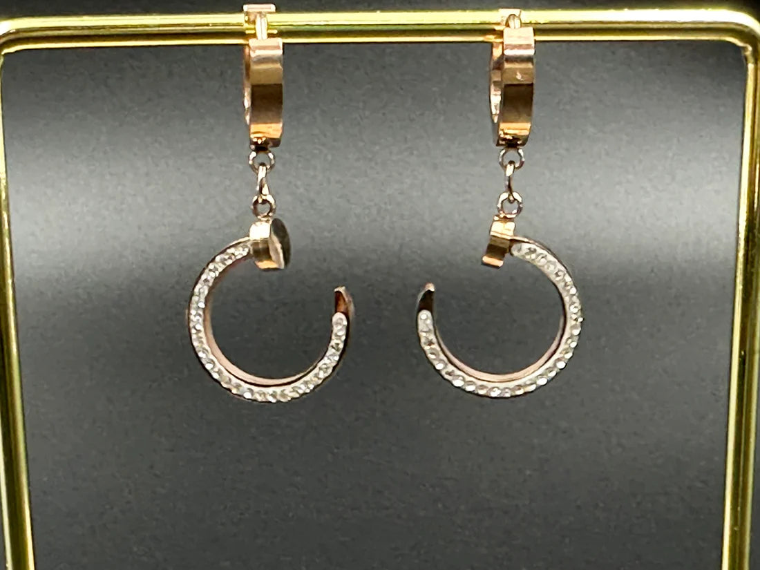 TRENDY ANTI TARNISH STAINLESS STEEL AD STUDDED EARRING