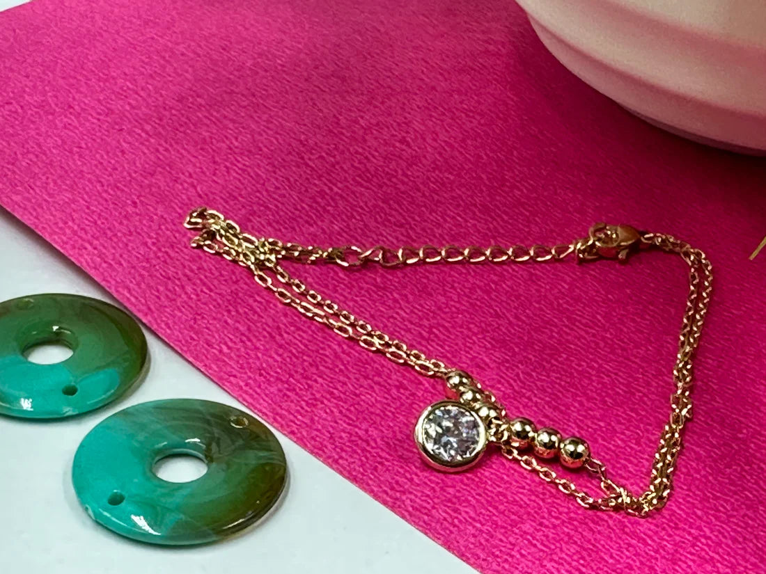 SLEEK CHAIN BRACELET WITH SOLITARE