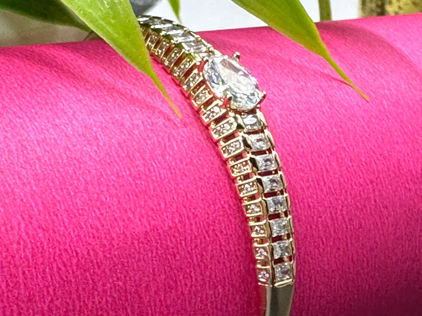 STUNNING SOLITARE ANTI TARNISH BRACELET