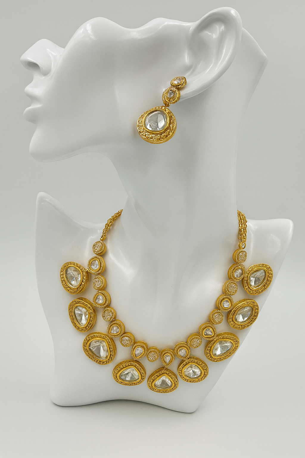 ELEGANT KUNDAN STUDDED NECKLACE SET